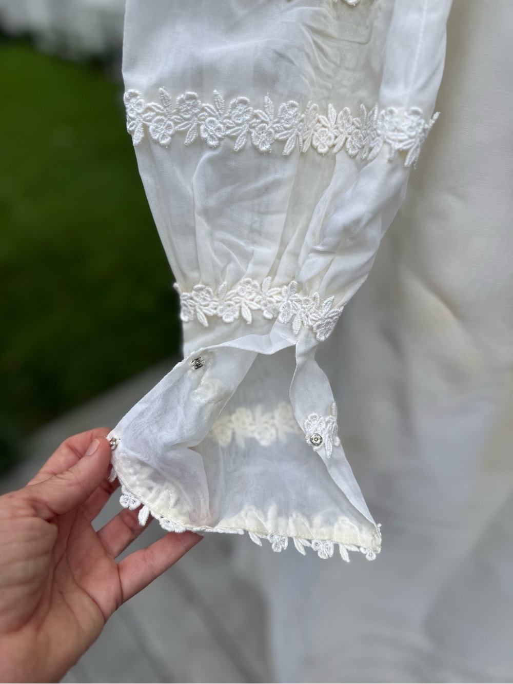 Vintage 1970 Hutzler Bros Bridal Ivory Lace Wedding Dress - Picture 7 of 11